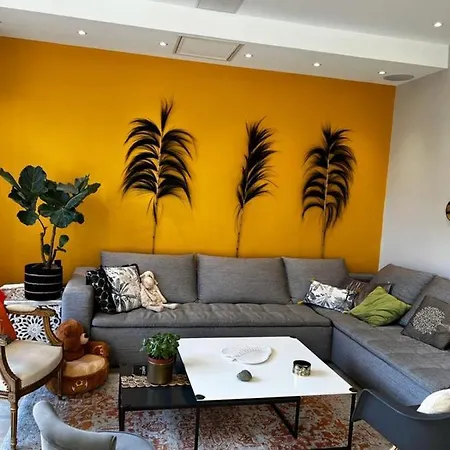2-minute Walking Distance From Bananecroisette In The Center Of Apartment