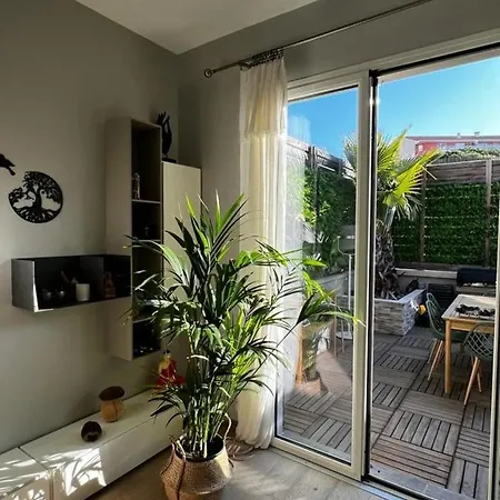 2-minute Walking Distance From Bananecroisette In The Center Of *