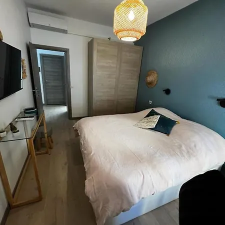 2-minute Walking Distance From Bananecroisette In The Center Of Cannes