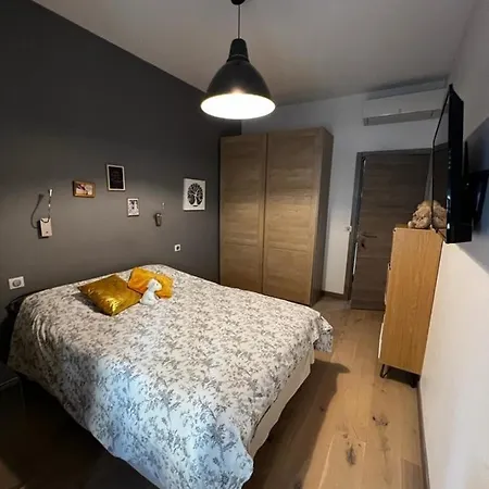 2-minute Walking Distance From Bananecroisette In The Center Of *
