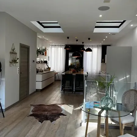 2-minute Walking Distance From Bananecroisette In The Center Of *