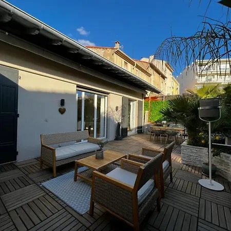 2-minute Walking Distance From Bananecroisette In The Center Of *
