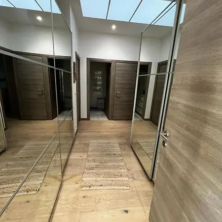 2-minute Walking Distance From Bananecroisette In The Center Of Appartement