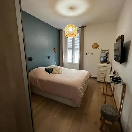 2-minute Walking Distance From Bananecroisette In The Center Of Apartment Cannes