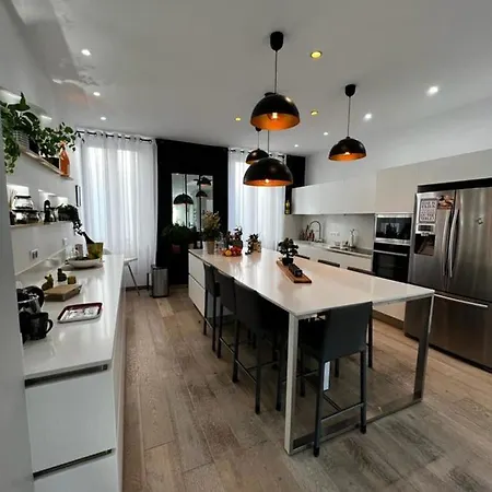 2-minute Walking Distance From Bananecroisette In The Center Of Apartment Cannes