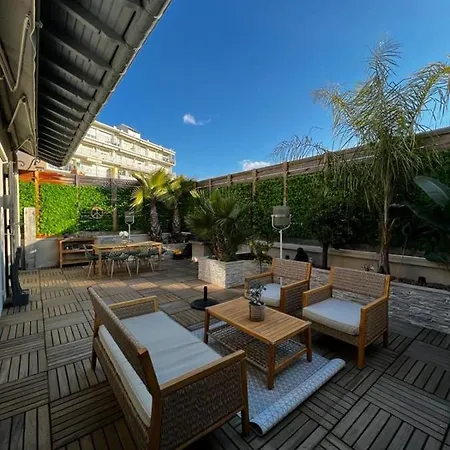 2-minute Walking Distance From Bananecroisette In The Center Of Apartment *