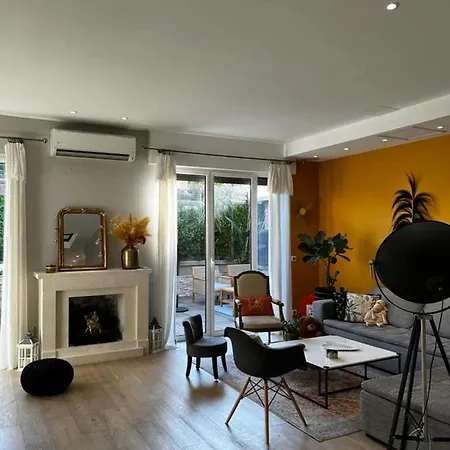 2-minute Walking Distance From Bananecroisette In The Center Of Appartement Cannes