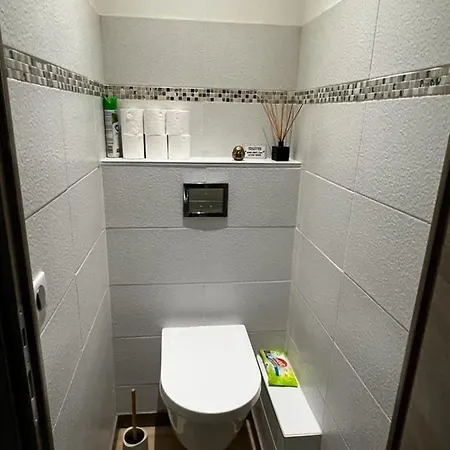 Apartment 2-minute Walking Distance From Bananecroisette In The Center Of
