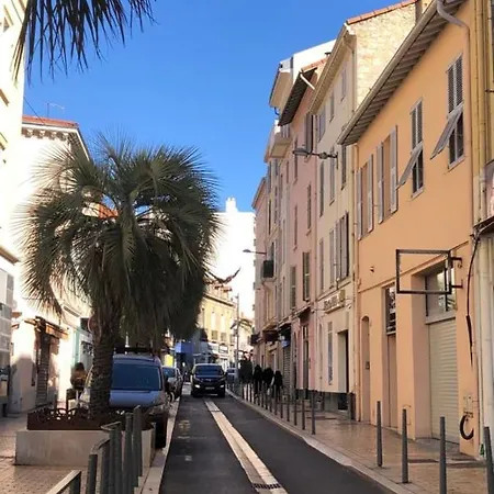 2-minute Walking Distance From Bananecroisette In The Center Of *